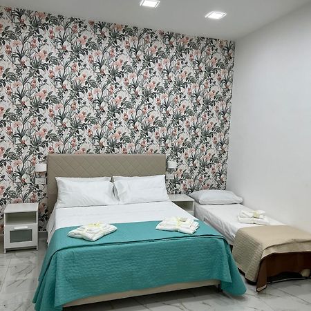 לינה וארוחת בוקר נאפולי Virgy House מראה חיצוני תמונה
