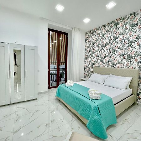 לינה וארוחת בוקר נאפולי Virgy House מראה חיצוני תמונה