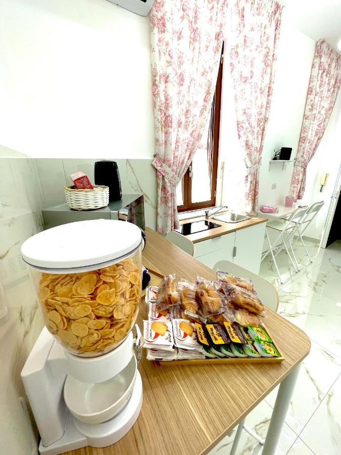 לינה וארוחת בוקר נאפולי Virgy House מראה חיצוני תמונה