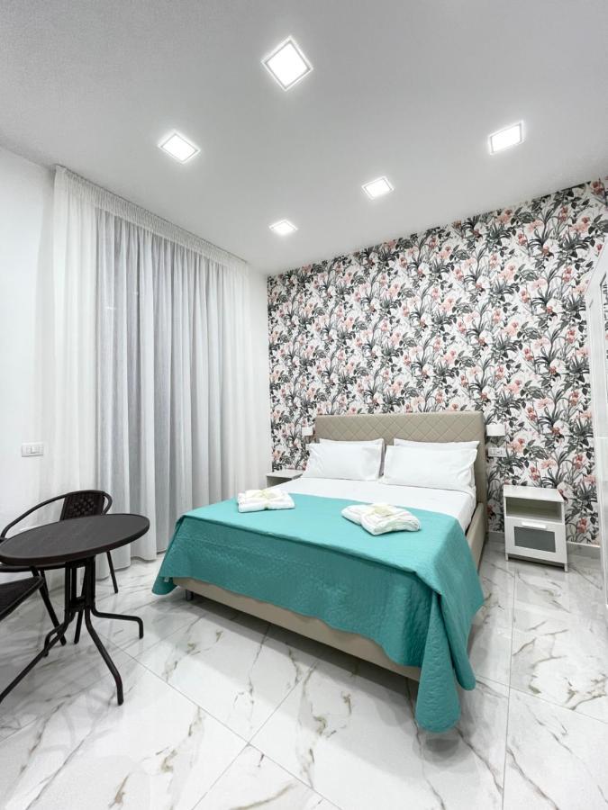 לינה וארוחת בוקר נאפולי Virgy House מראה חיצוני תמונה