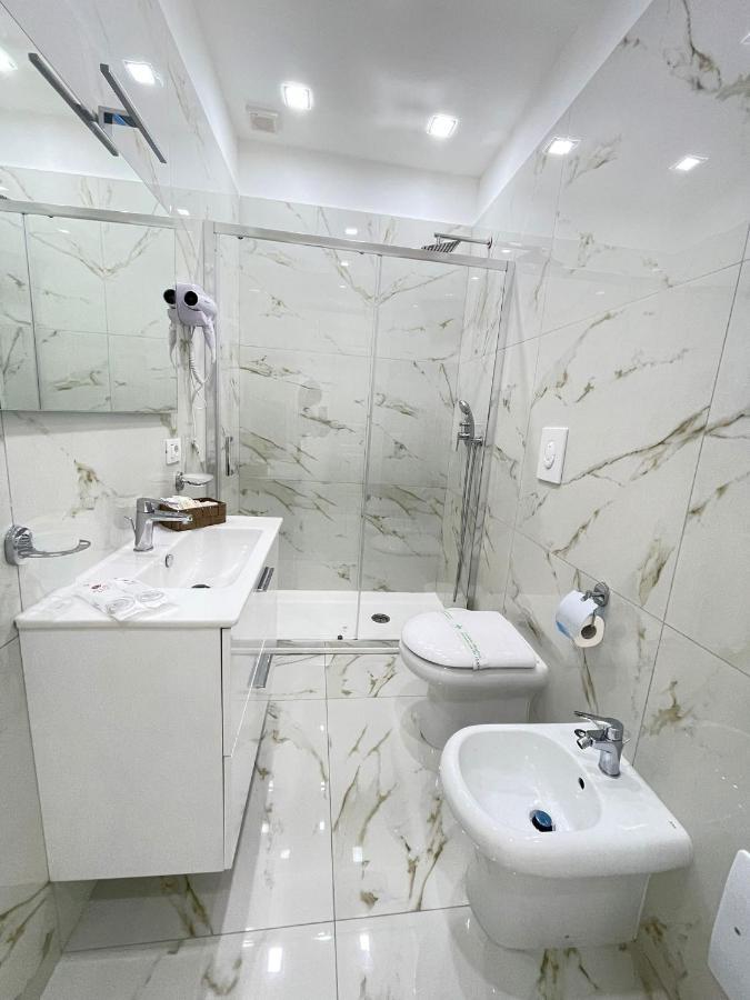 לינה וארוחת בוקר נאפולי Virgy House מראה חיצוני תמונה