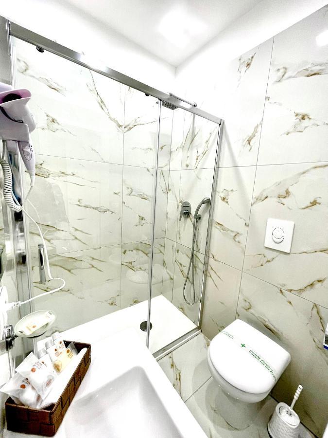 לינה וארוחת בוקר נאפולי Virgy House מראה חיצוני תמונה