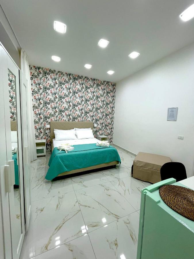 לינה וארוחת בוקר נאפולי Virgy House מראה חיצוני תמונה