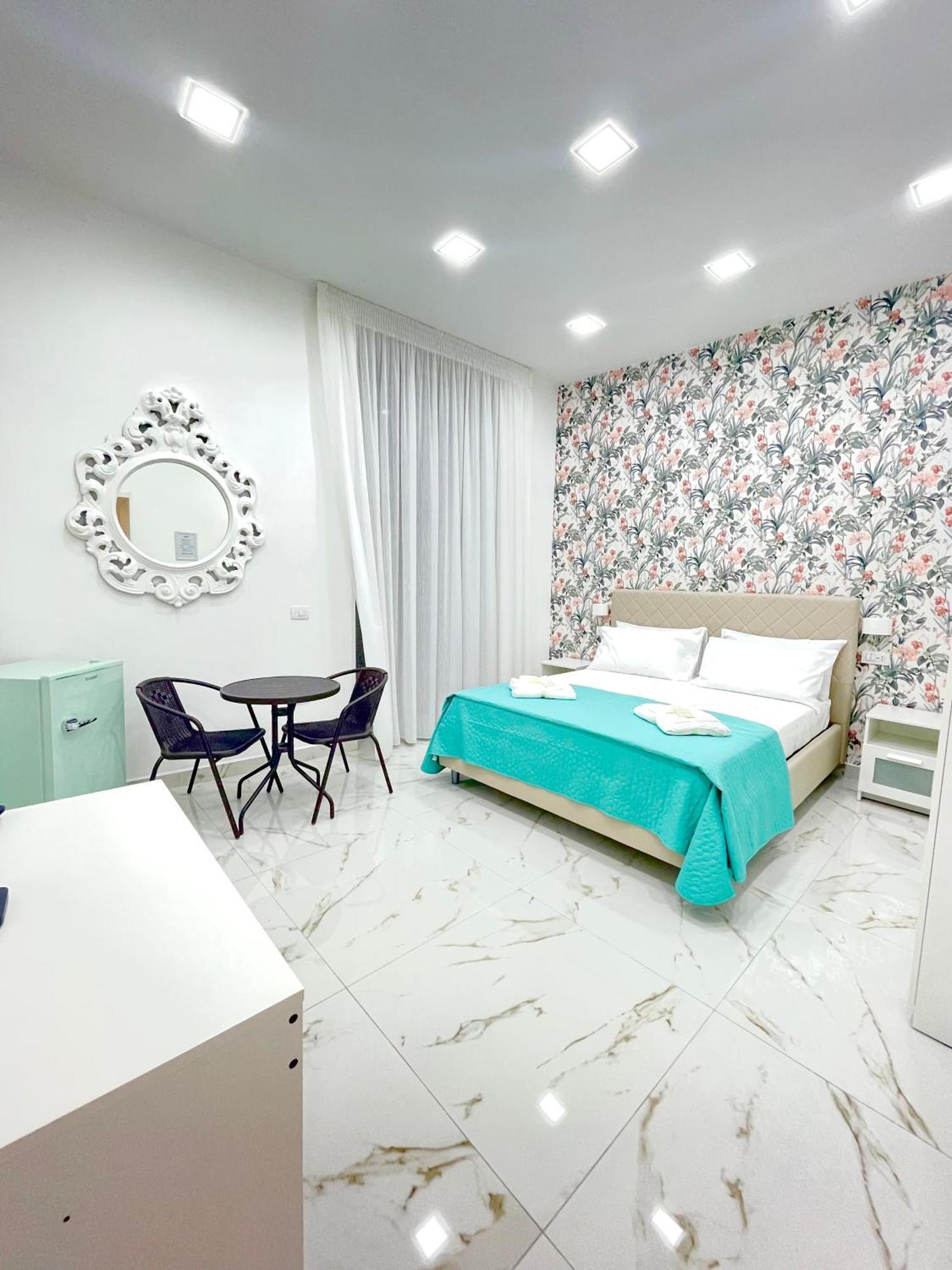 לינה וארוחת בוקר נאפולי Virgy House מראה חיצוני תמונה